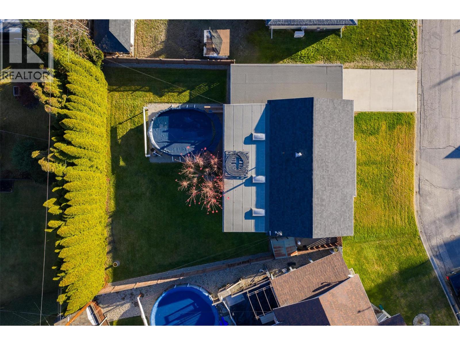 1043 Regan Crescent, Trail