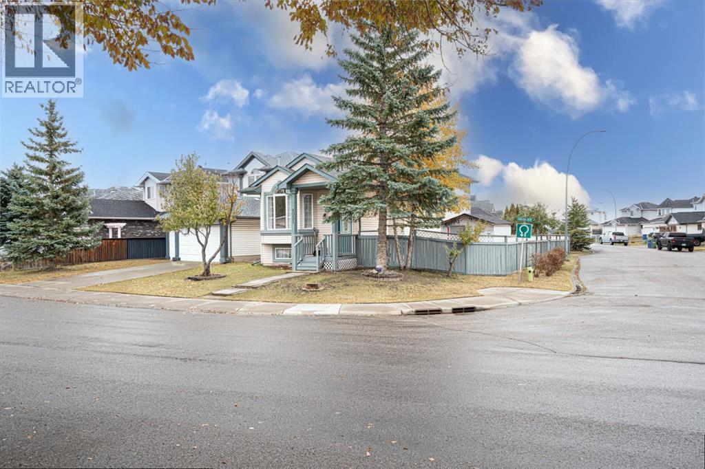 Single Family House 4 Level for Sale in  Laguna Way NE Monterey Park Calgary 