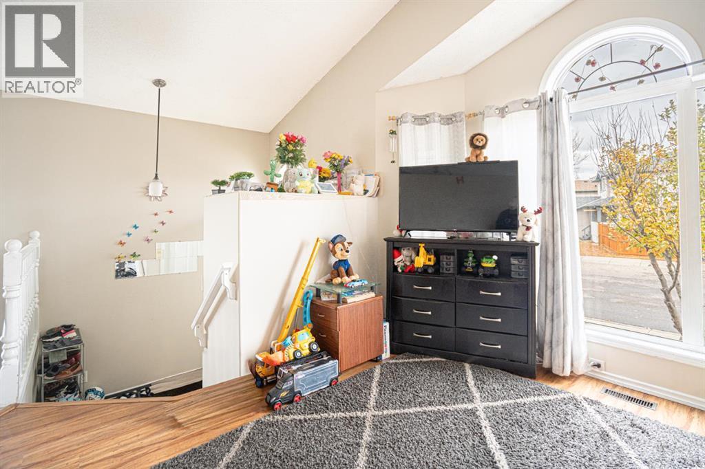 Single Family House 4 Level for Sale in  Laguna Way NE Monterey Park Calgary 