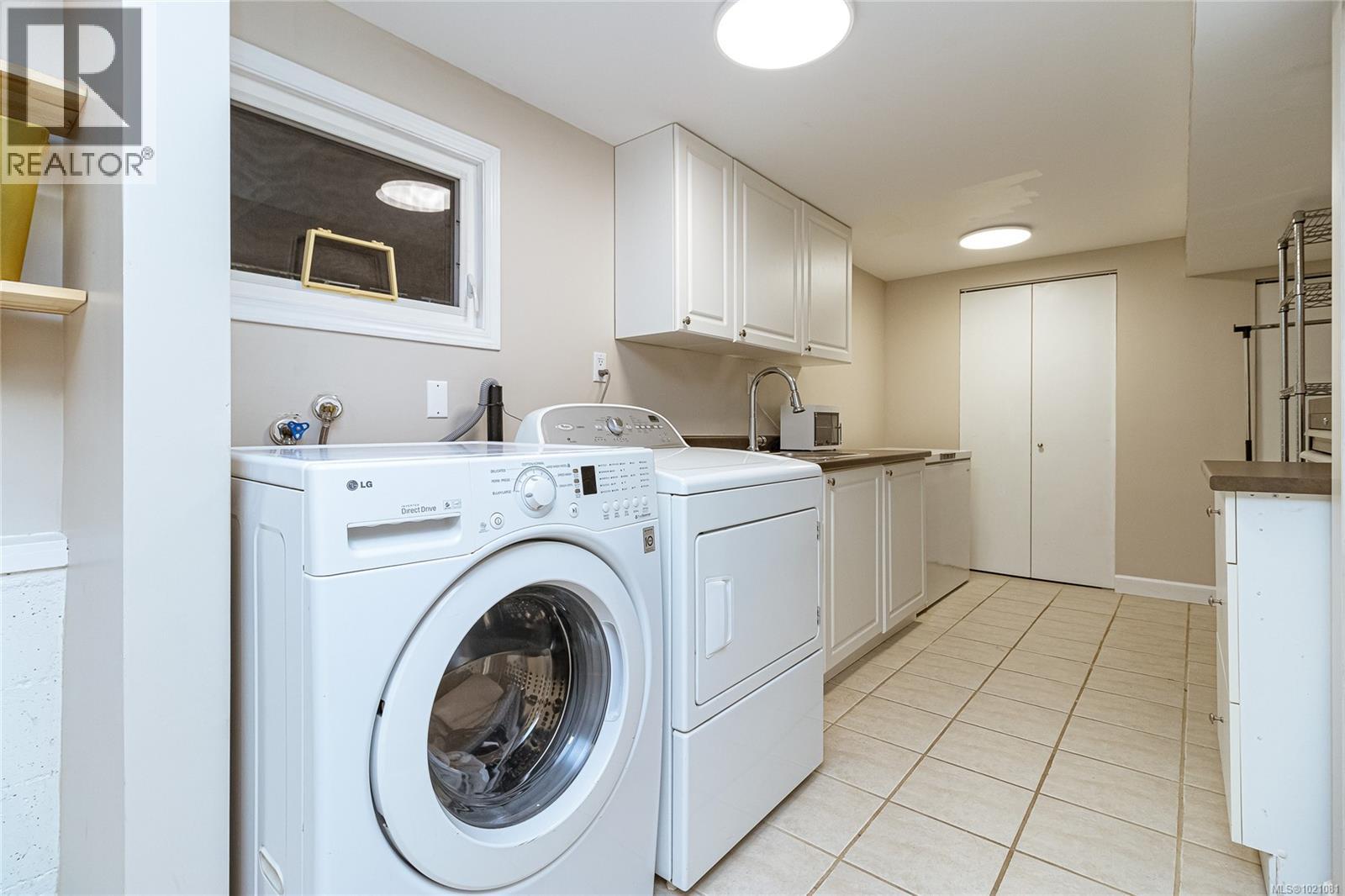  1743 Townley Street, Saanich