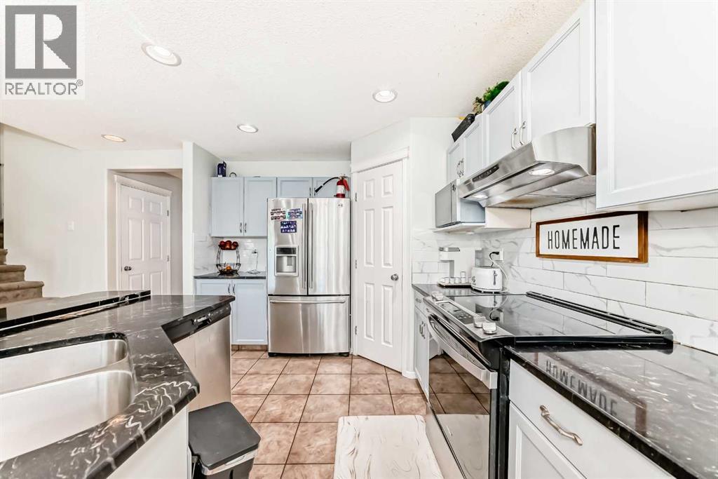 Single Family House for Sale in  Shawbrooke Park SW Shawnessy Calgary 