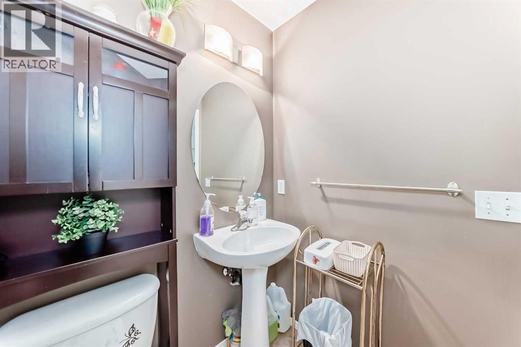 Single Family House for Sale in  Shawbrooke Park SW Shawnessy Calgary 