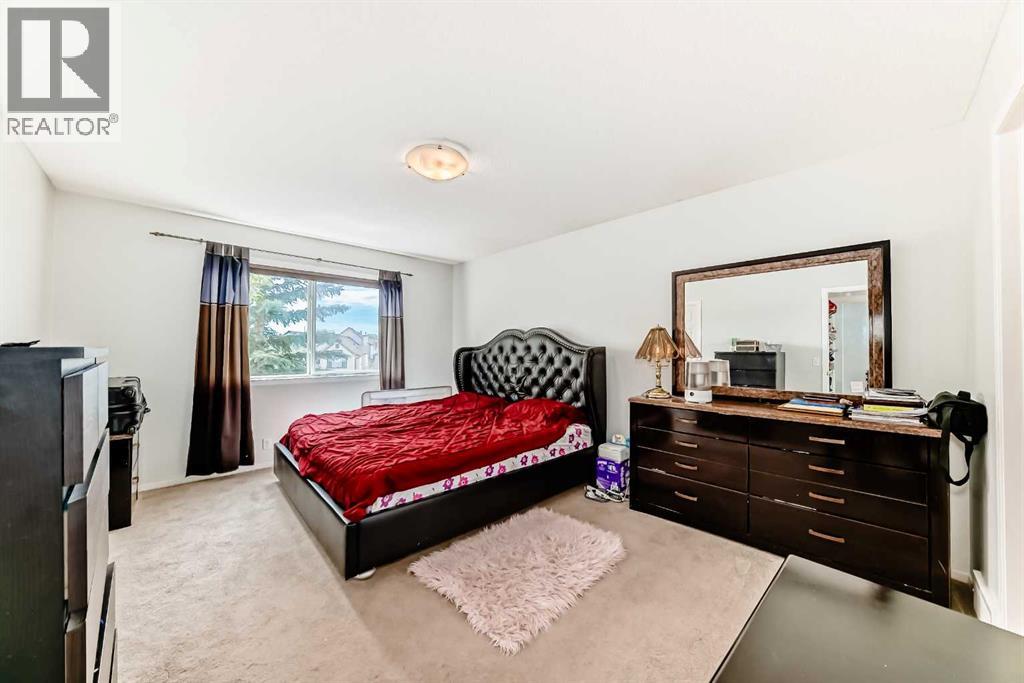 Single Family House for Sale in  Shawbrooke Park SW Shawnessy Calgary 