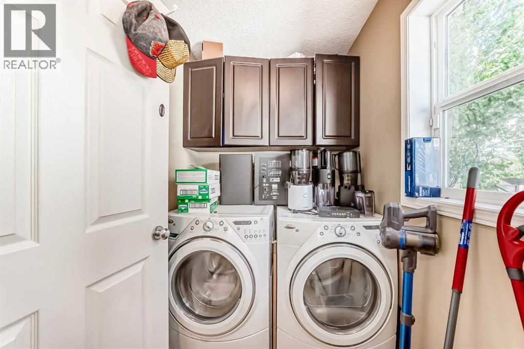 Single Family House for Sale in  Shawbrooke Park SW Shawnessy Calgary 