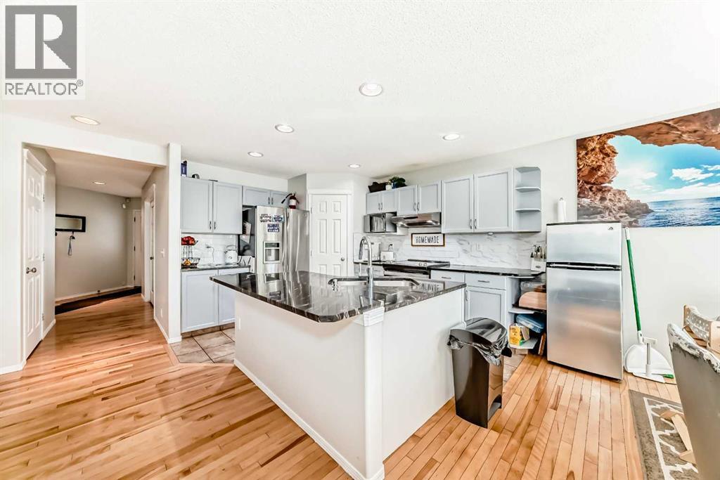 Single Family House for Sale in  Shawbrooke Park SW Shawnessy Calgary 