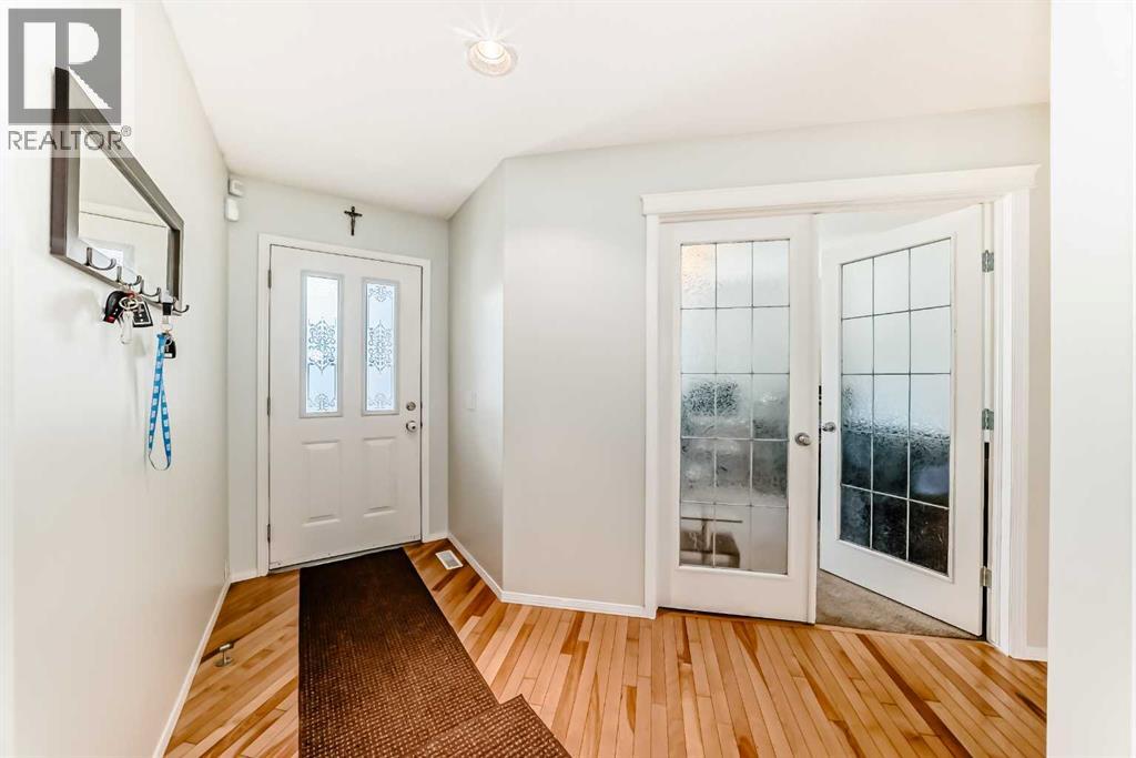 Single Family House for Sale in  Shawbrooke Park SW Shawnessy Calgary 