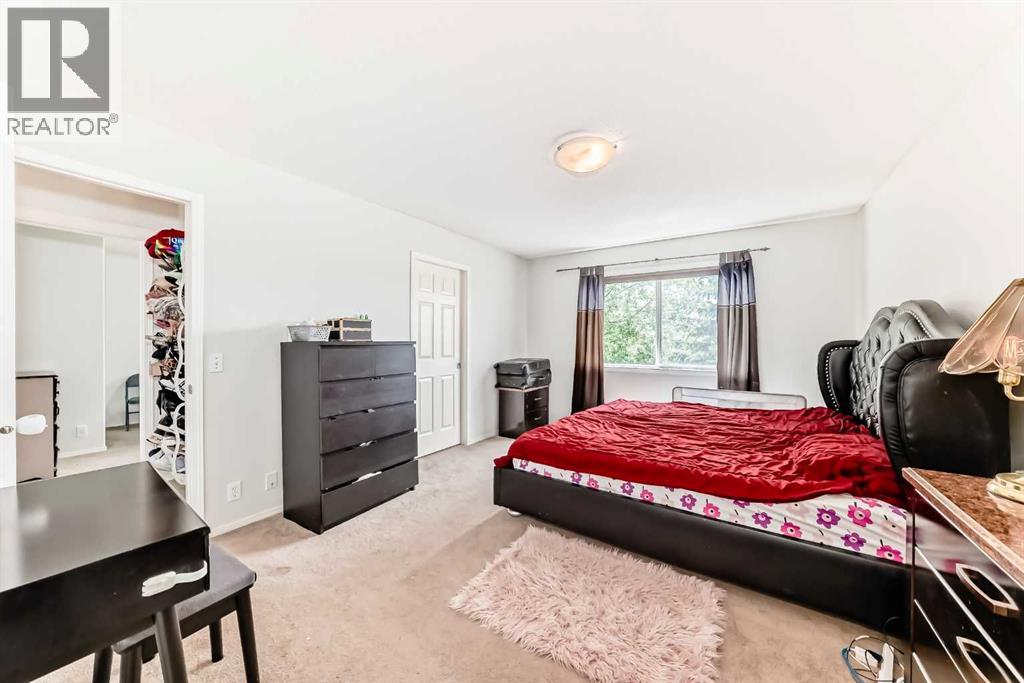 Single Family House for Sale in  Shawbrooke Park SW Shawnessy Calgary 