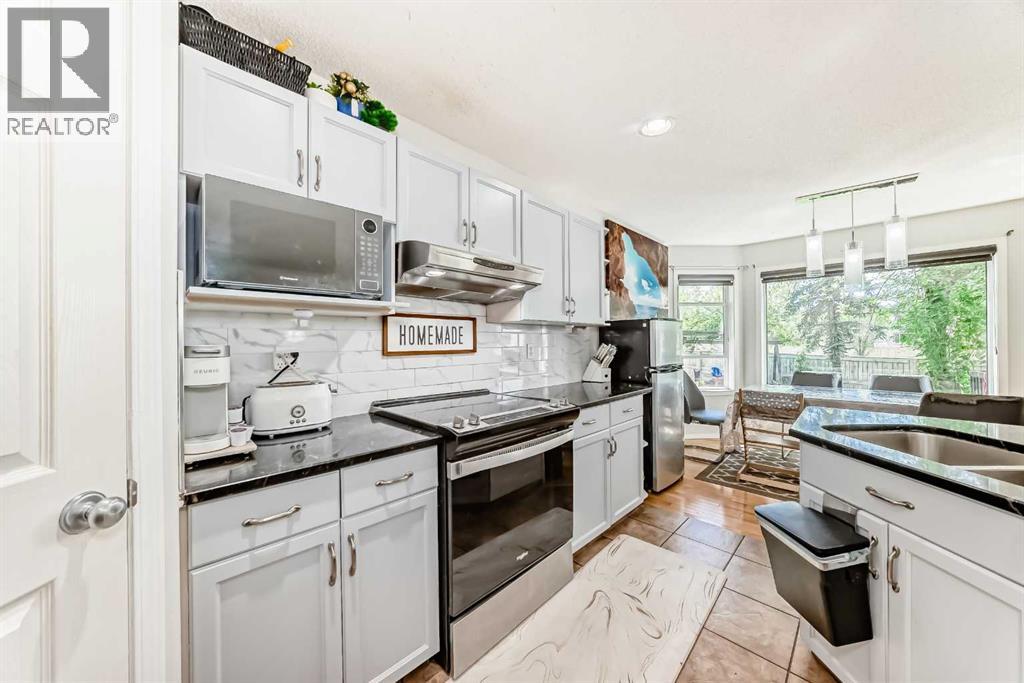 Single Family House for Sale in  Shawbrooke Park SW Shawnessy Calgary 