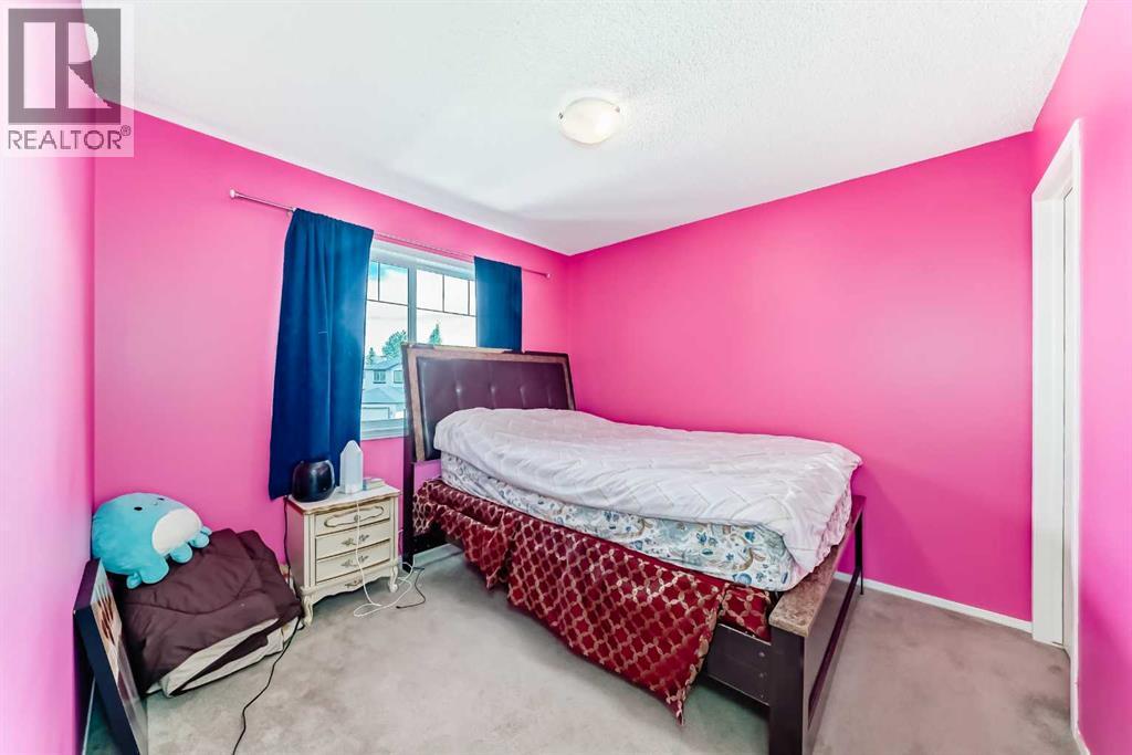 Single Family House for Sale in  Shawbrooke Park SW Shawnessy Calgary 