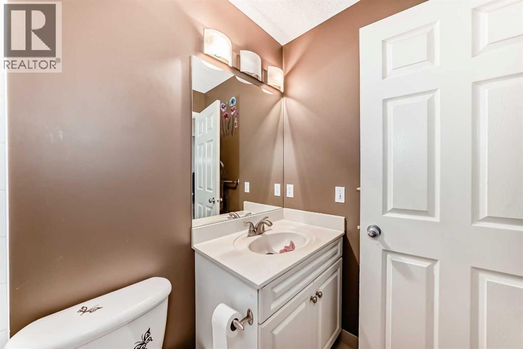 Single Family House for Sale in  Shawbrooke Park SW Shawnessy Calgary 