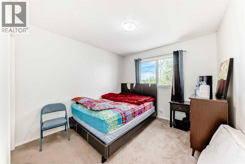 Single Family House for Sale in  Shawbrooke Park SW Shawnessy Calgary 