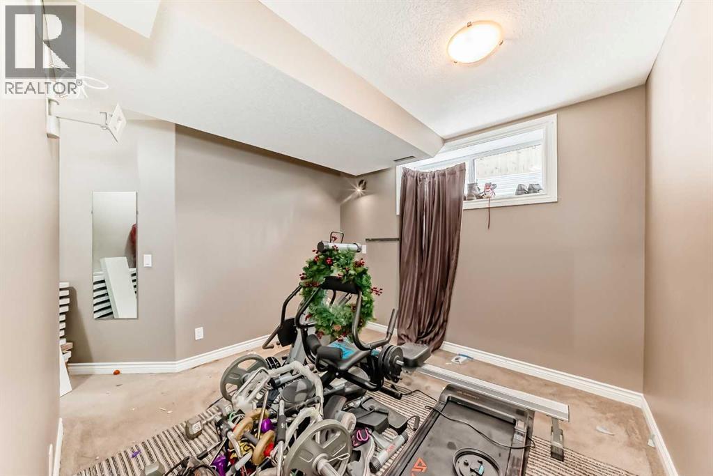 Single Family House for Sale in  Shawbrooke Park SW Shawnessy Calgary 