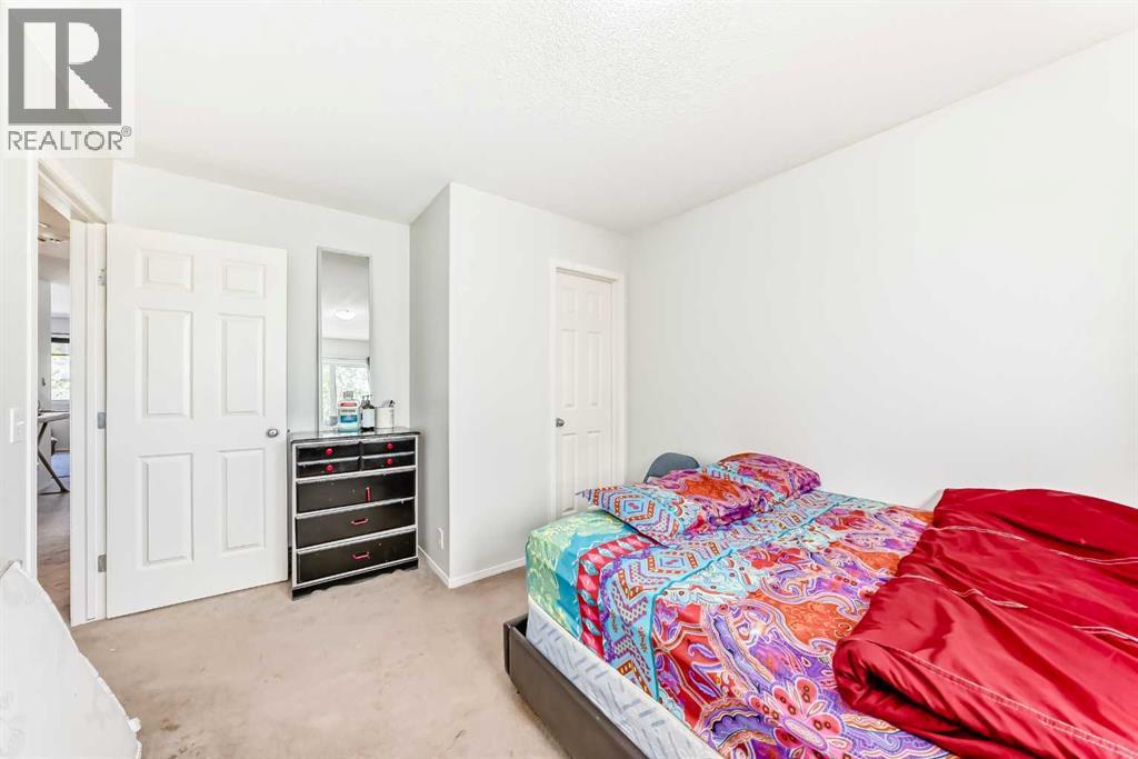 Single Family House for Sale in  Shawbrooke Park SW Shawnessy Calgary 