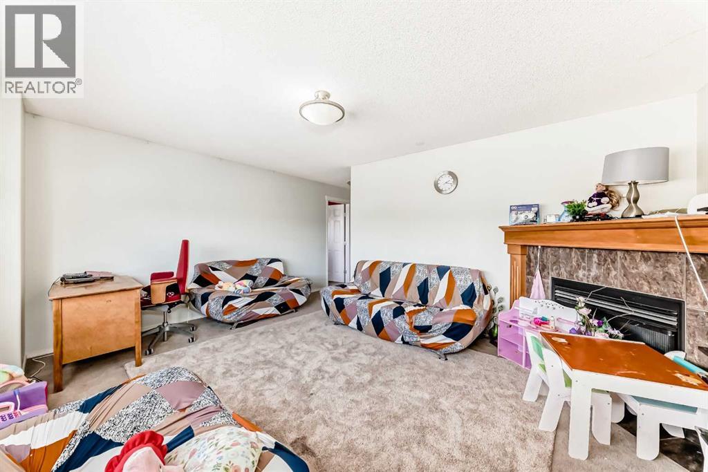 Single Family House for Sale in  Shawbrooke Park SW Shawnessy Calgary 