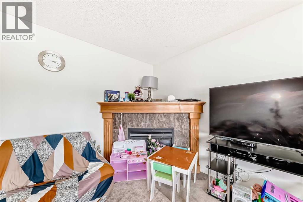 Single Family House for Sale in  Shawbrooke Park SW Shawnessy Calgary 