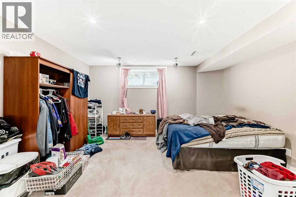 Single Family House for Sale in  Shawbrooke Park SW Shawnessy Calgary 