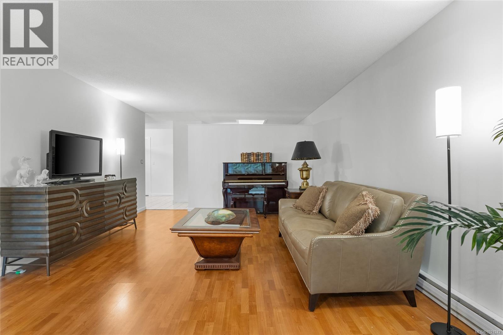 405 1875 Lansdowne Road, Saanich