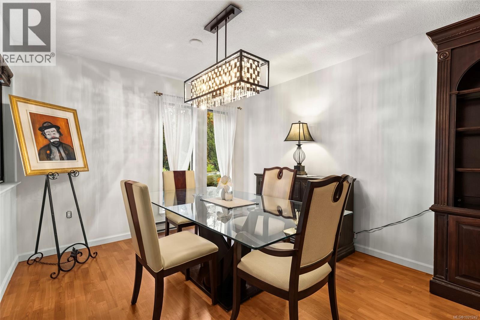 405 1875 Lansdowne Road, Saanich