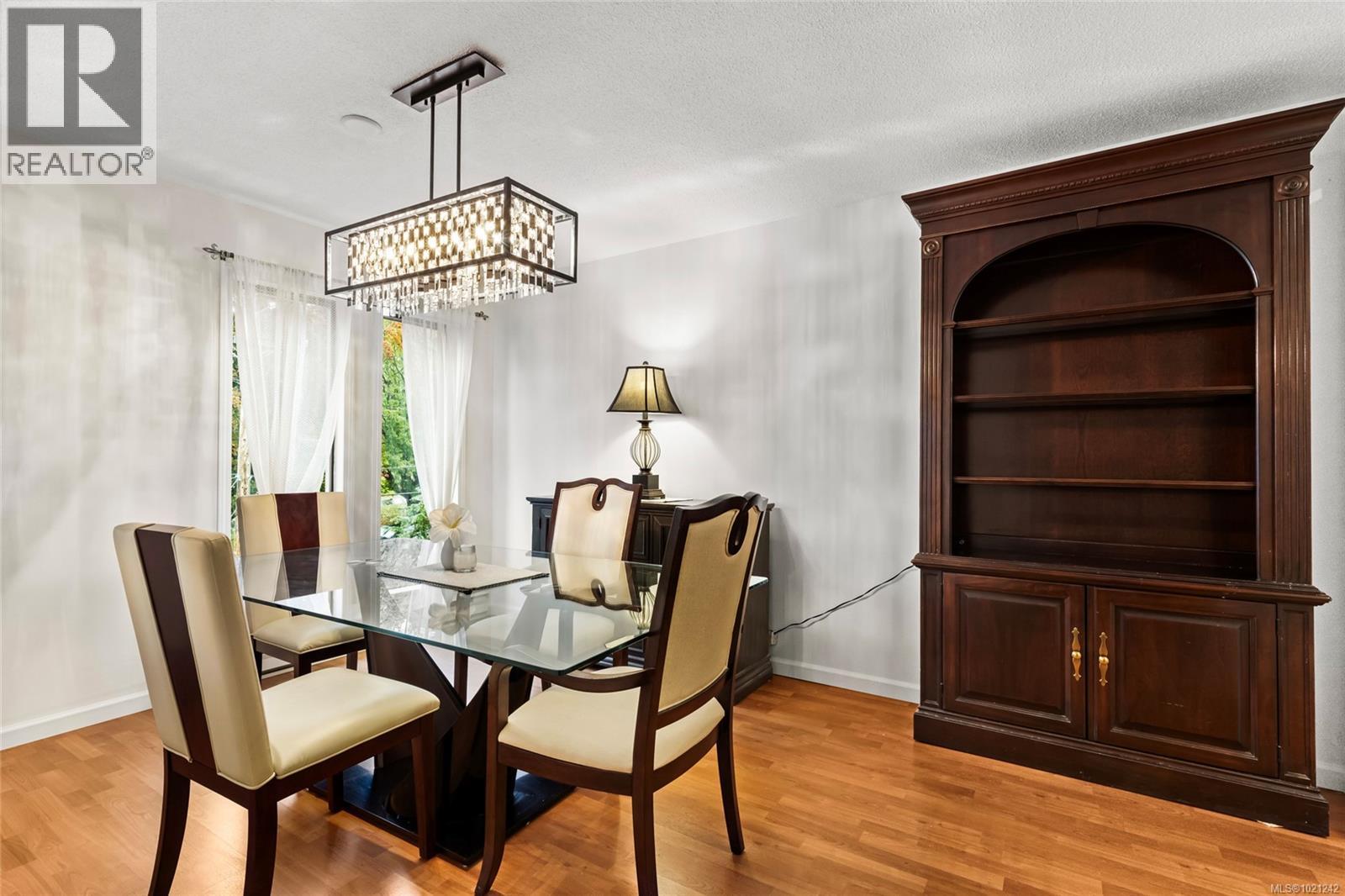 405 1875 Lansdowne Road, Saanich