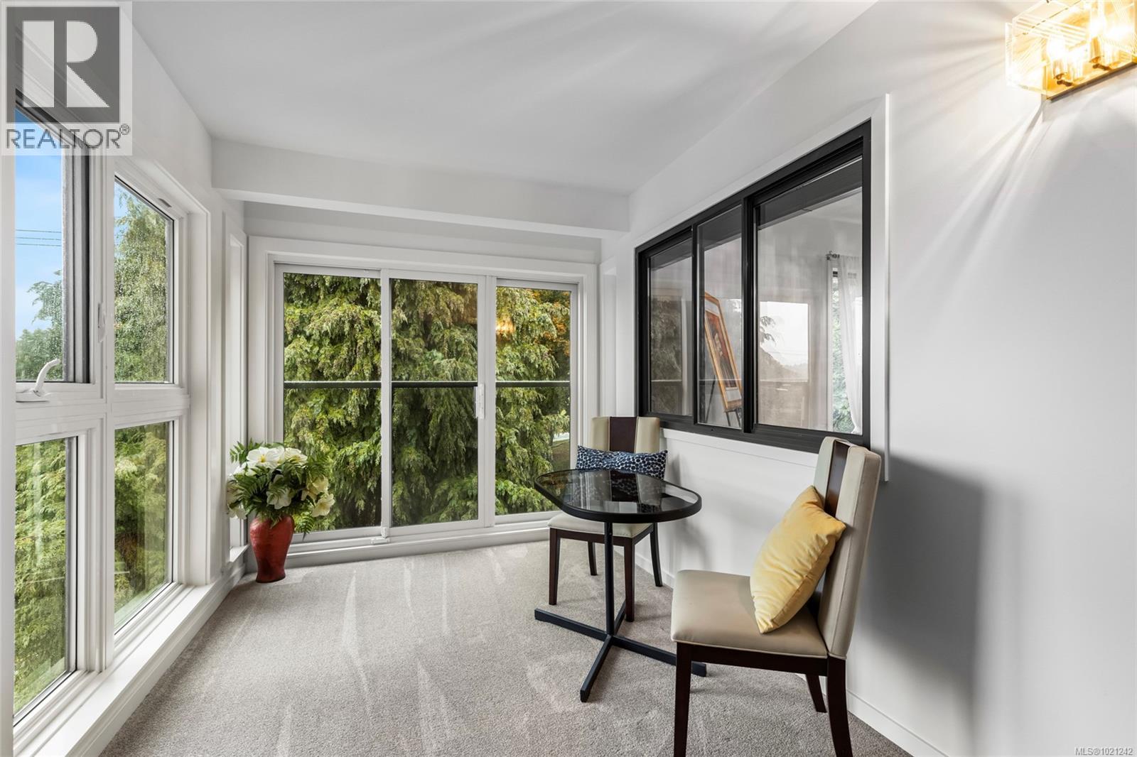 405 1875 Lansdowne Road, Saanich