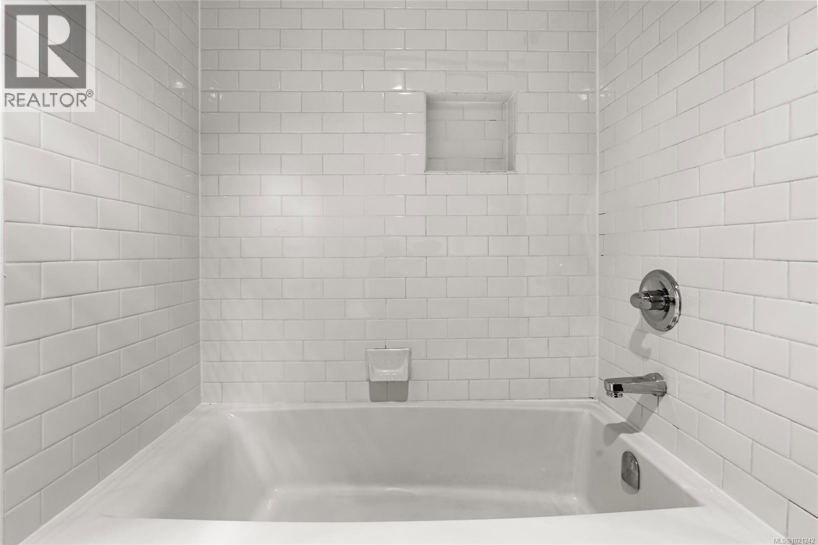 405 1875 Lansdowne Road, Saanich