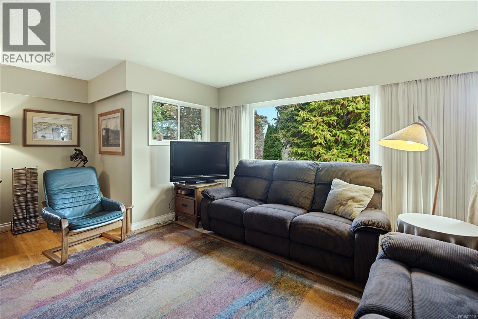  833 Alvarado Terrace, Saanich