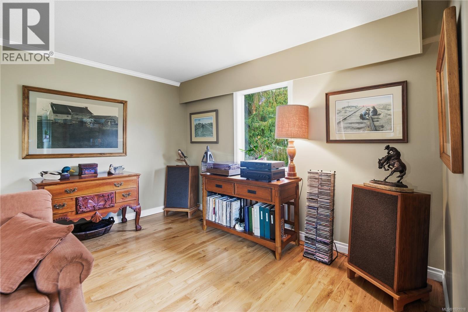  833 Alvarado Terrace, Saanich