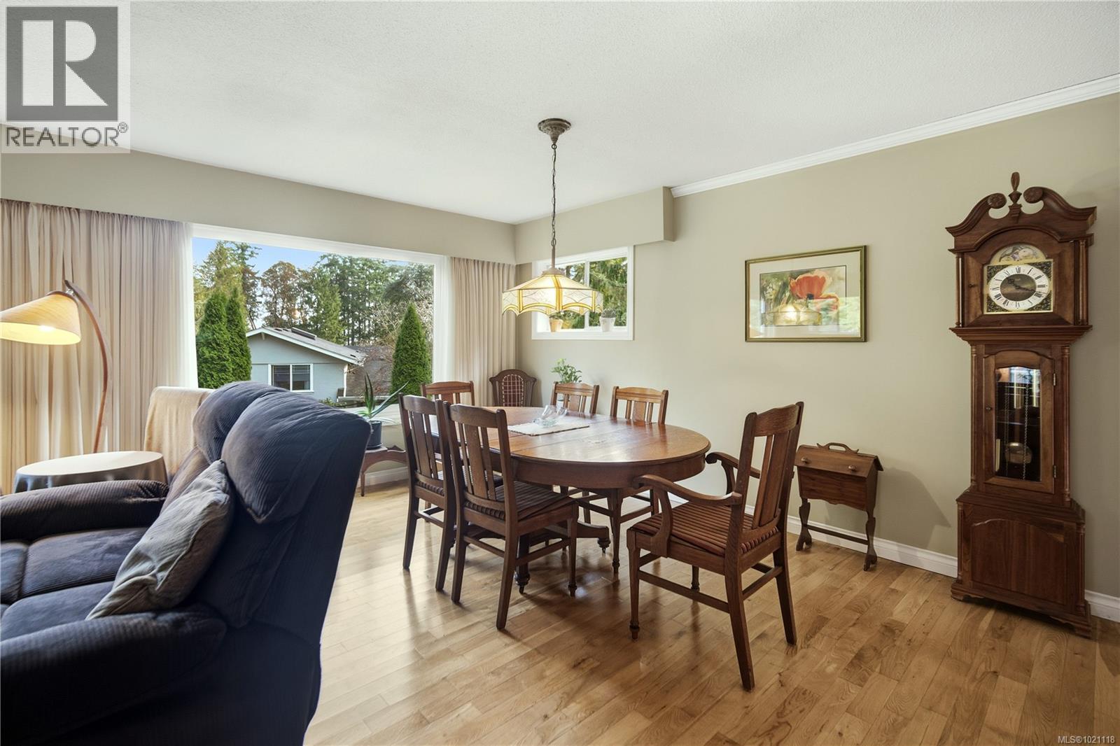  833 Alvarado Terrace, Saanich