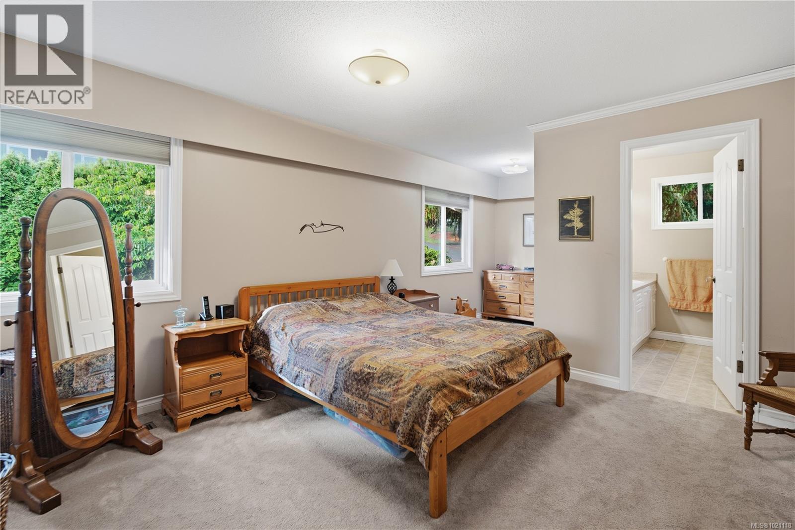  833 Alvarado Terrace, Saanich