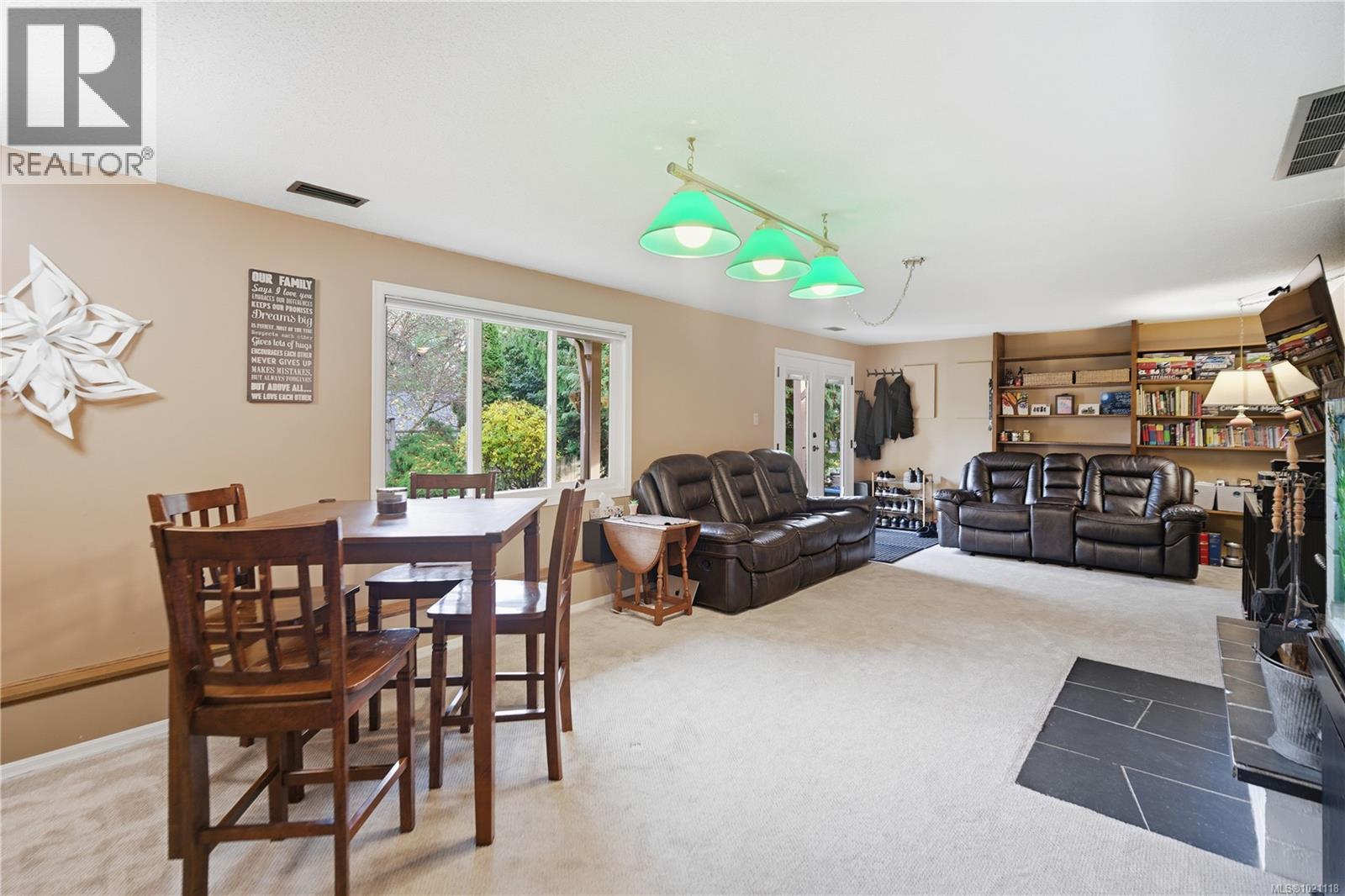  833 Alvarado Terrace, Saanich