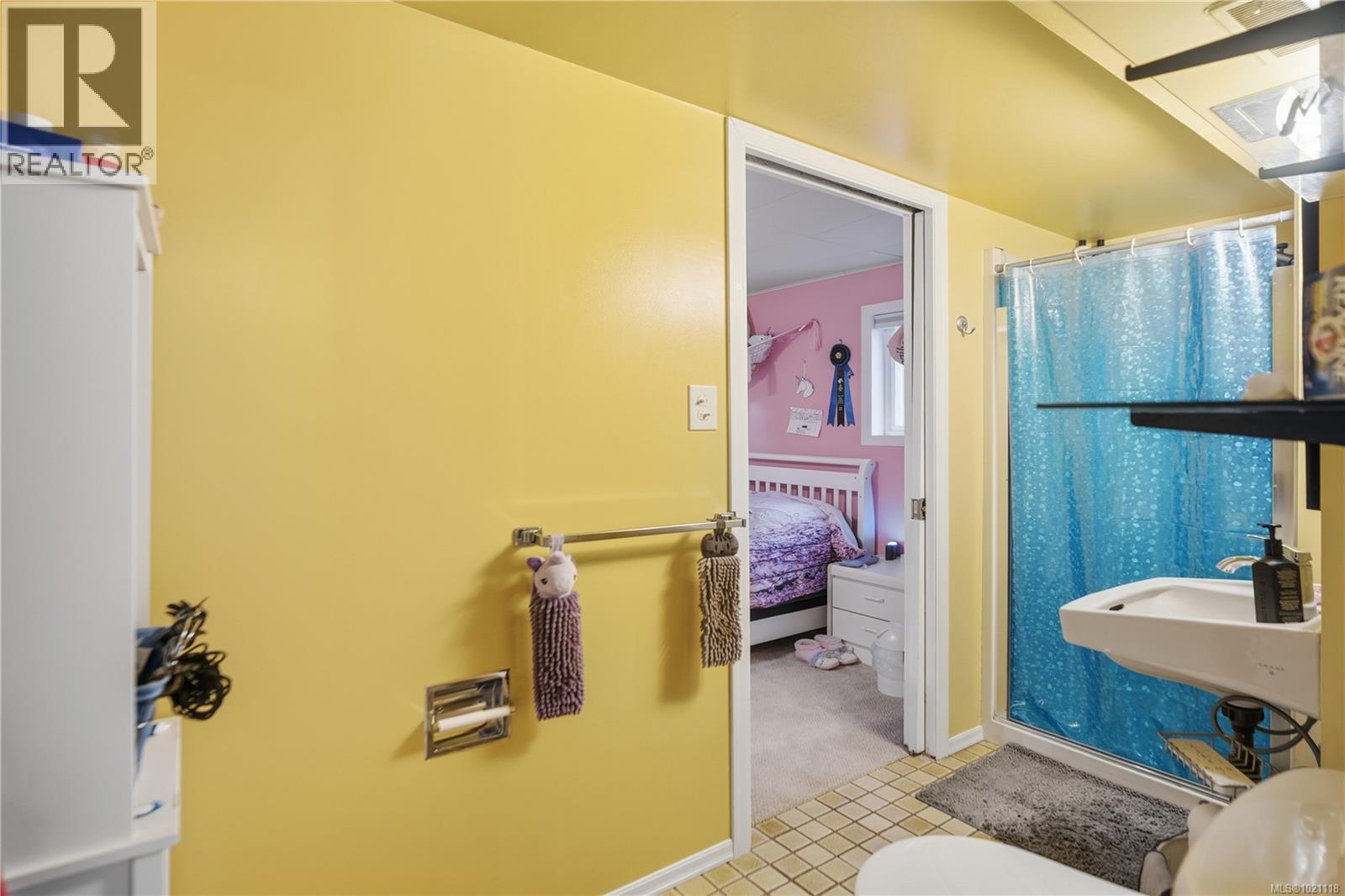  833 Alvarado Terrace, Saanich