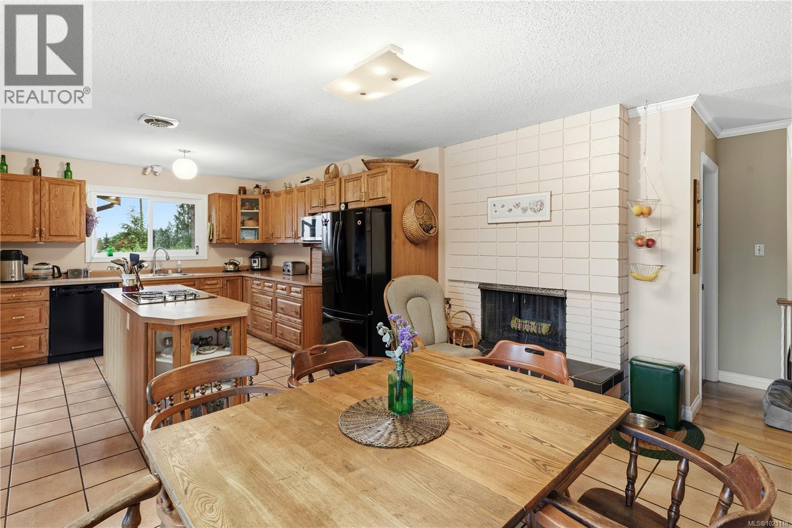  833 Alvarado Terrace, Saanich