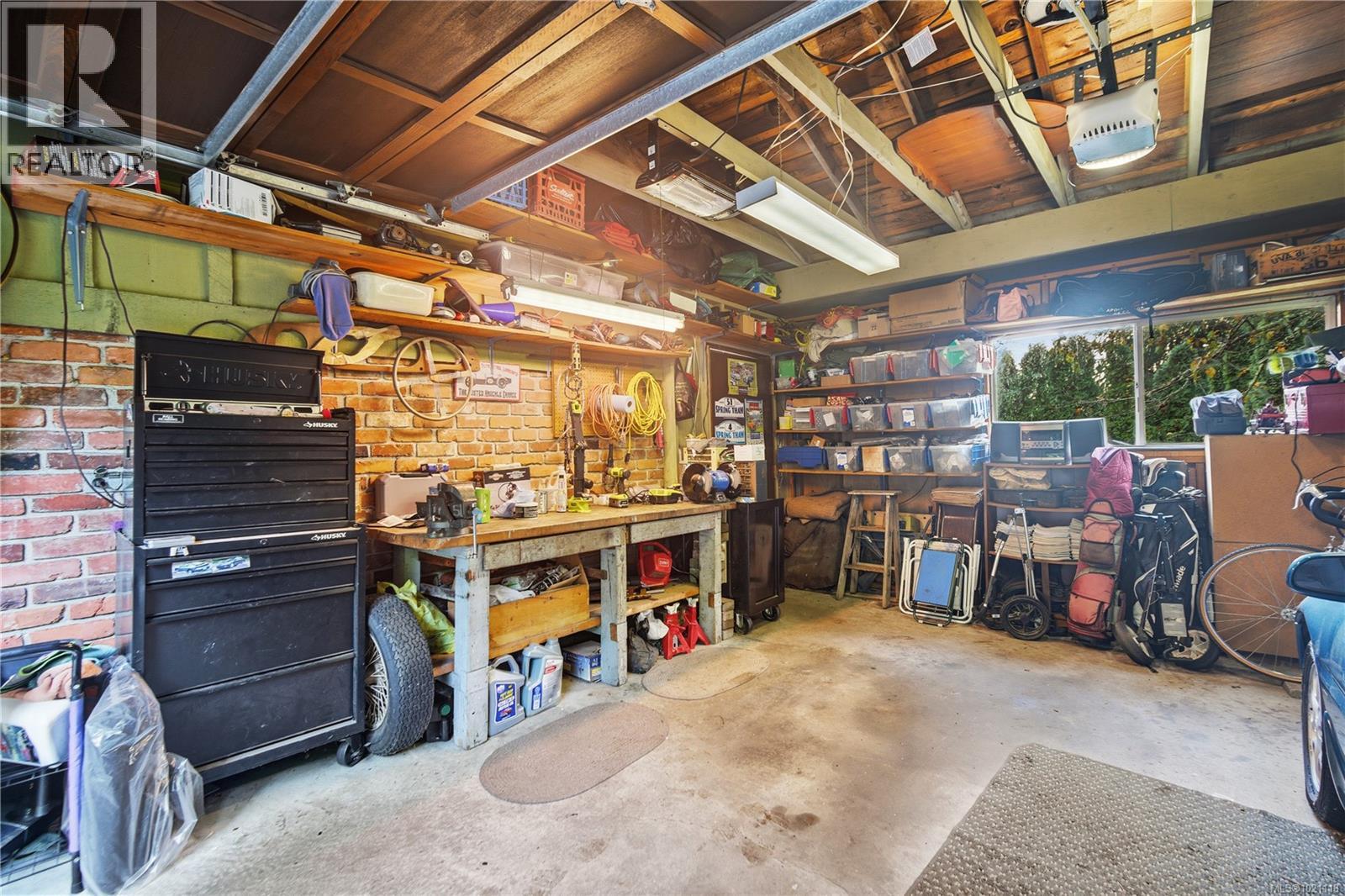  833 Alvarado Terrace, Saanich