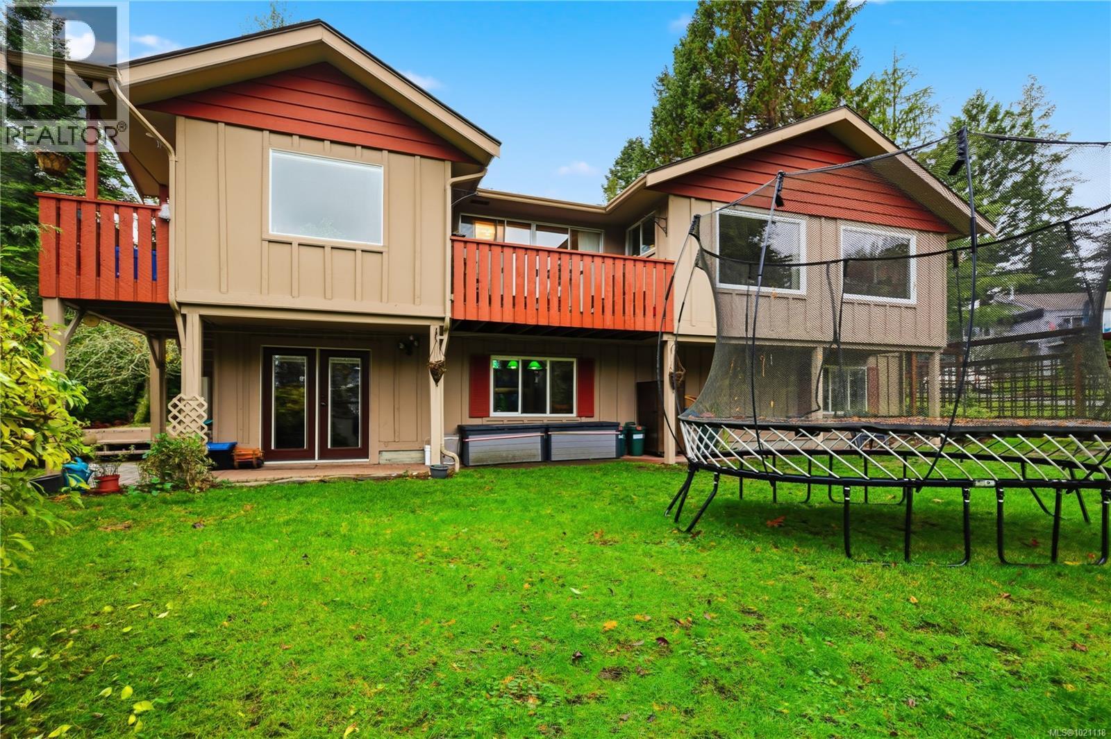  833 Alvarado Terrace, Saanich