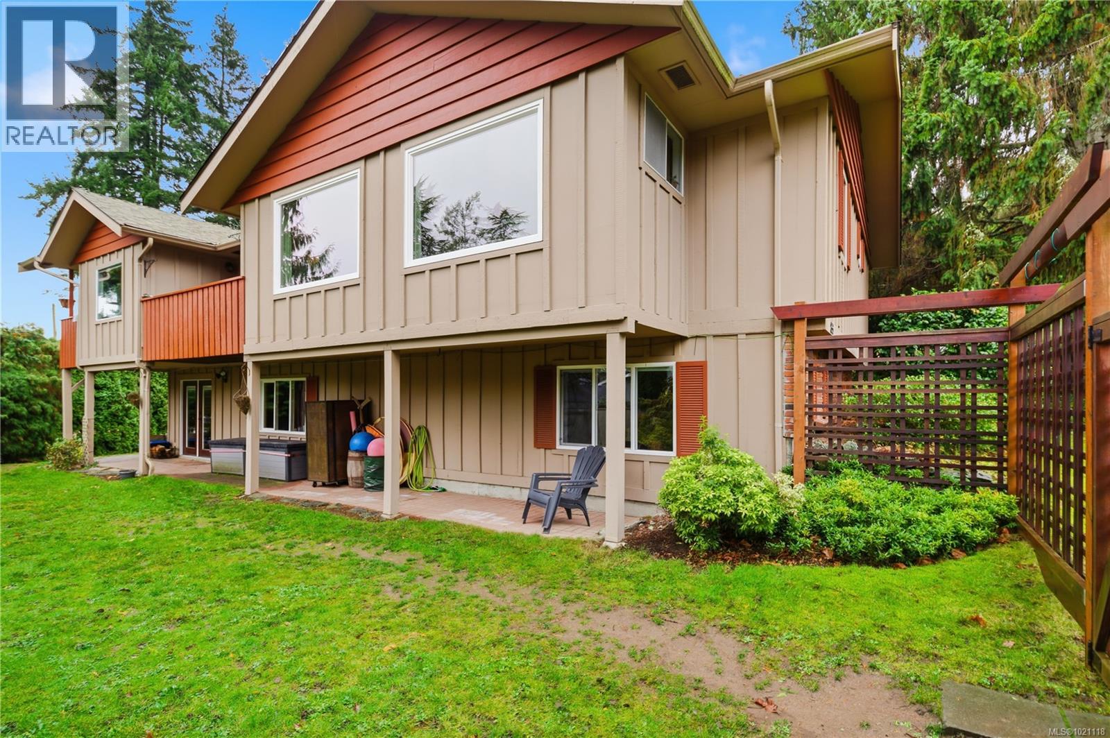  833 Alvarado Terrace, Saanich