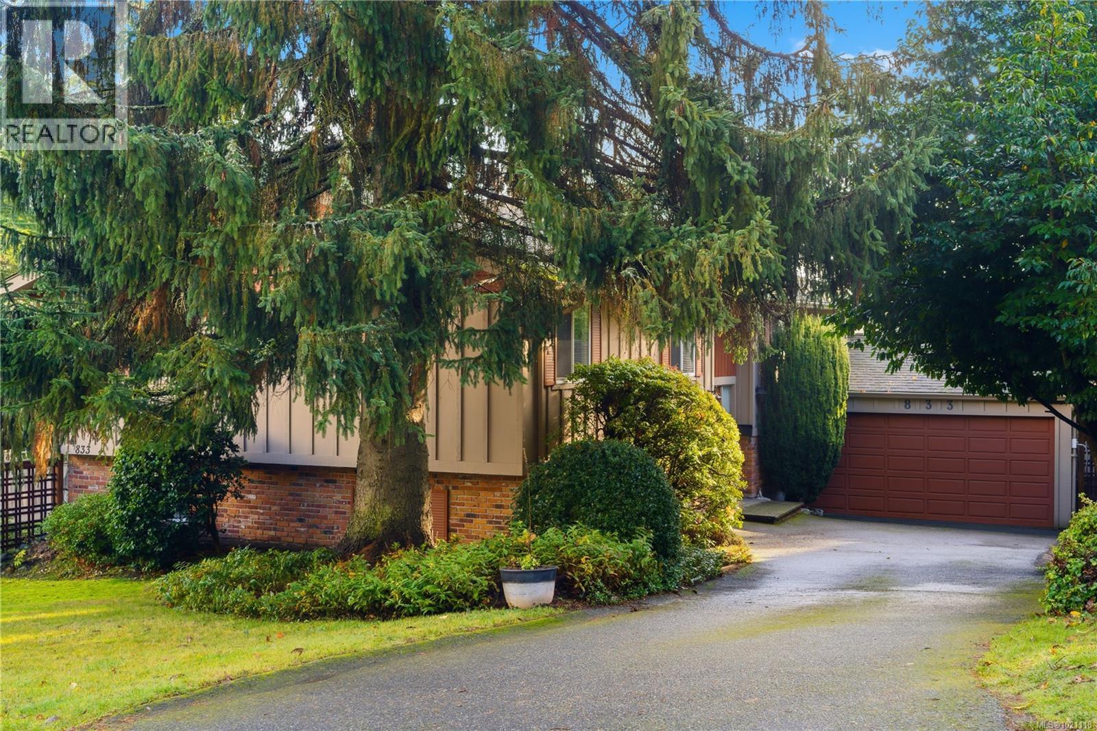  833 Alvarado Terrace, Saanich