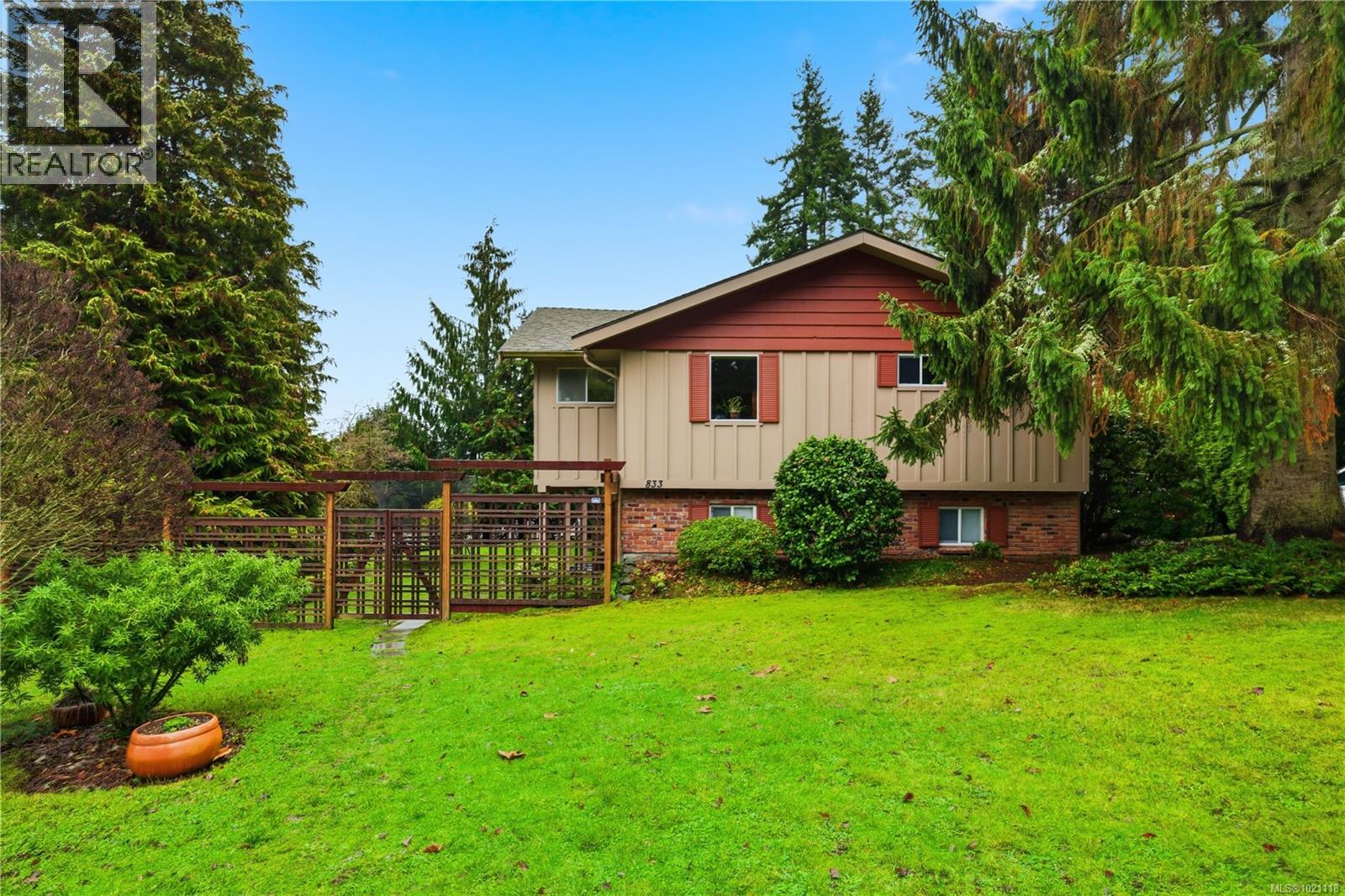  833 Alvarado Terrace, Saanich