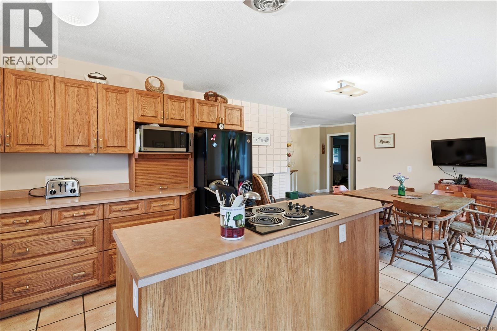  833 Alvarado Terrace, Saanich