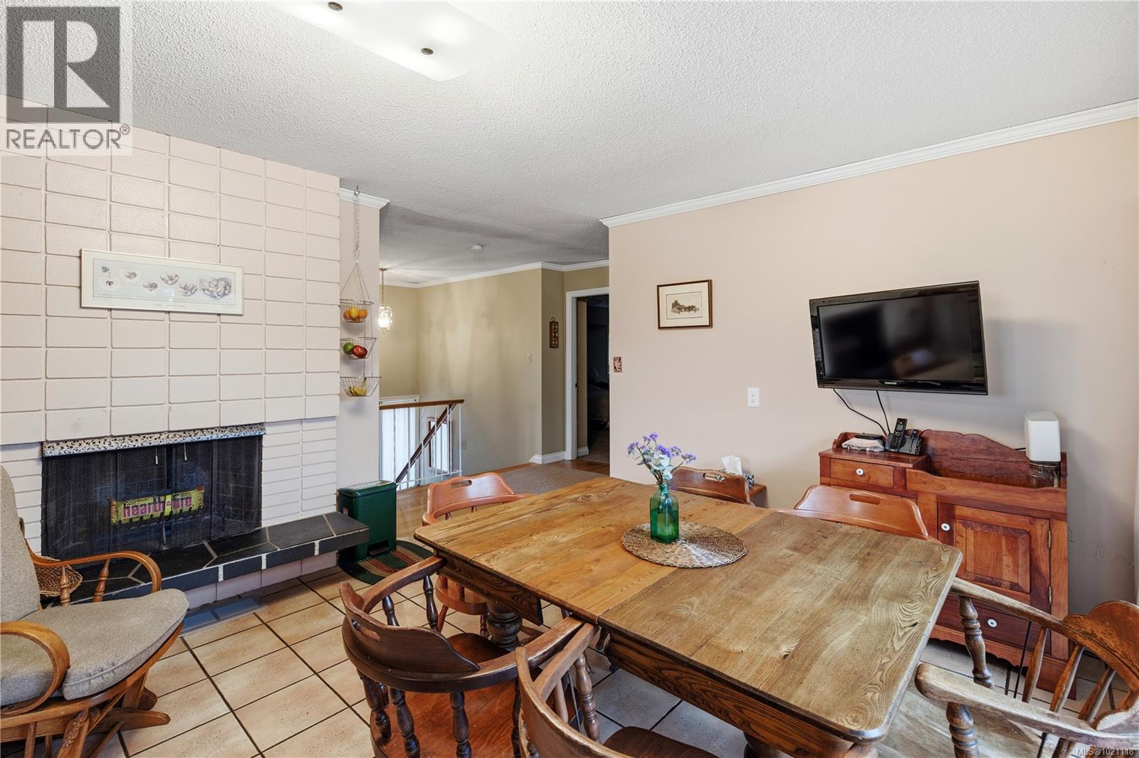  833 Alvarado Terrace, Saanich