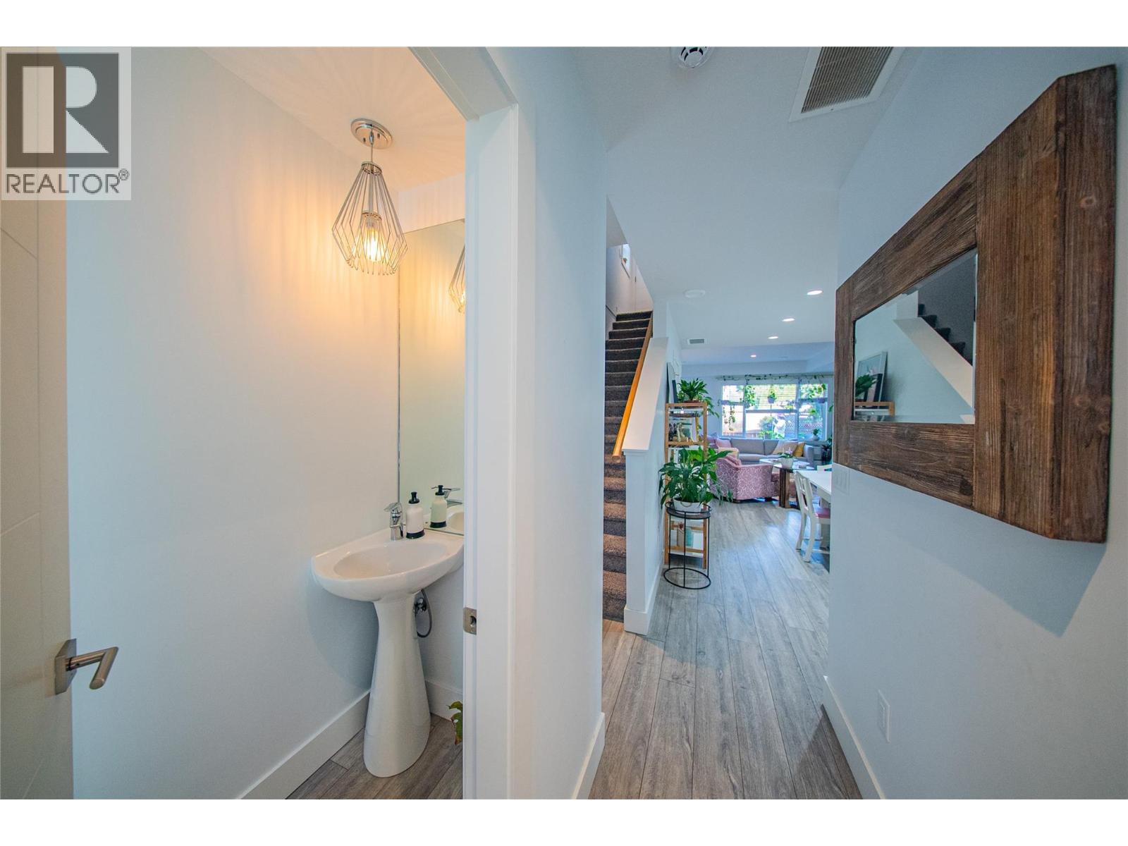  727 Cadder Avenue, Kelowna