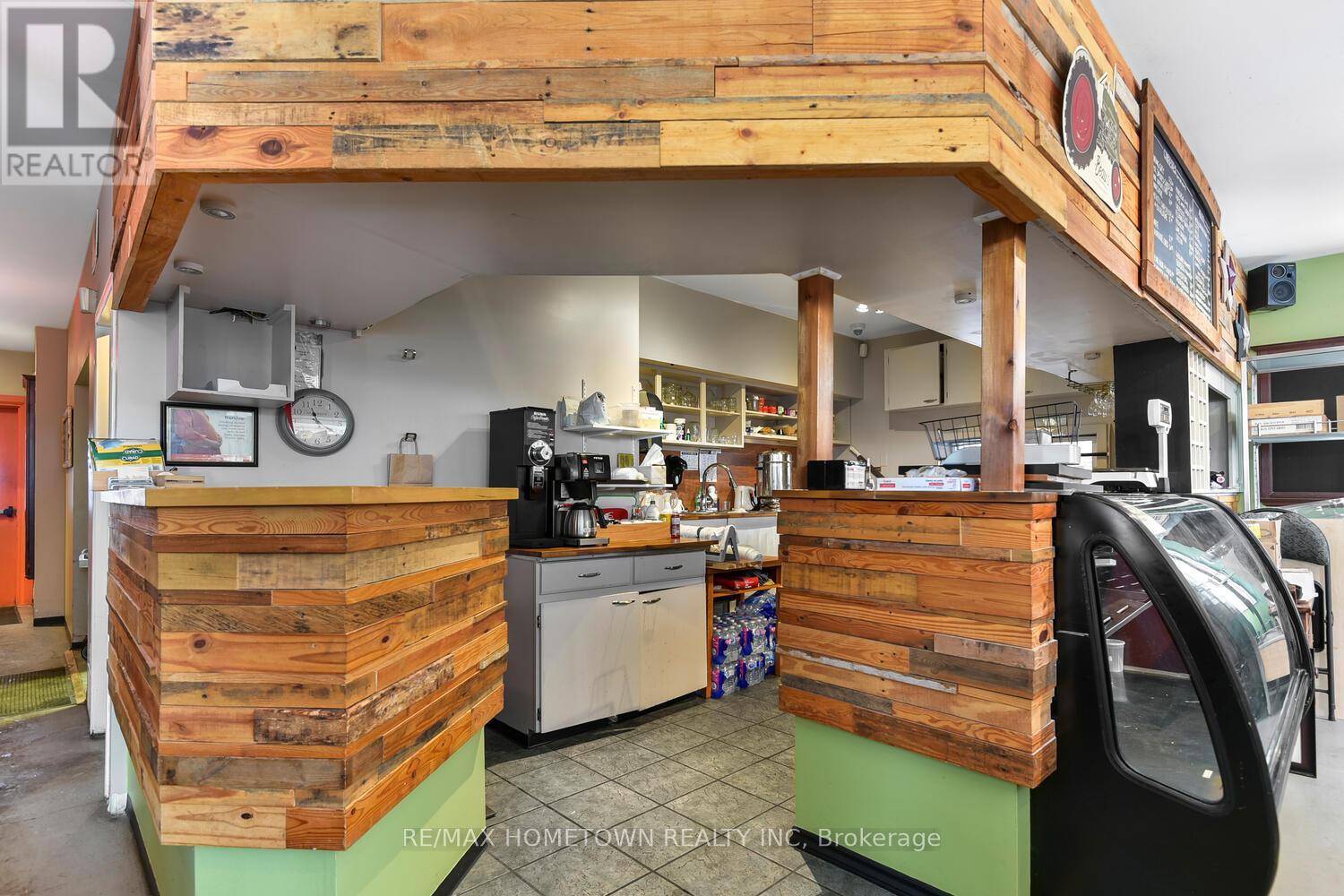 64 KING STREET E - 12