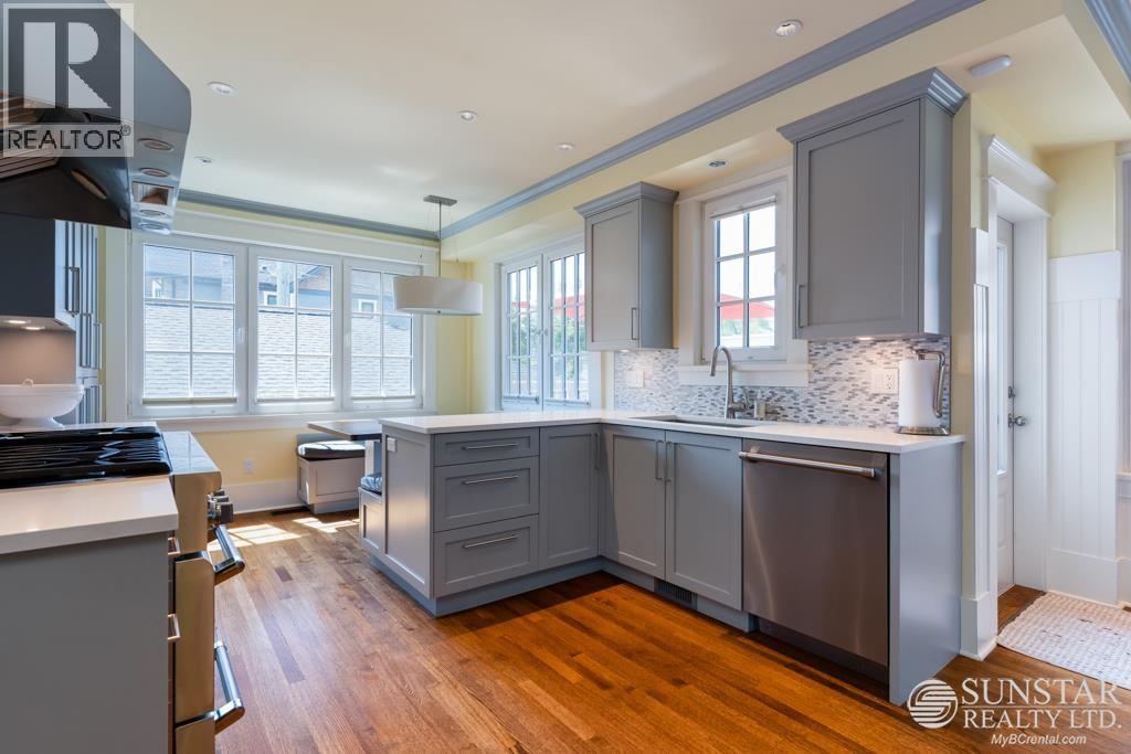 2500 W 37TH AVENUE, Vancouver