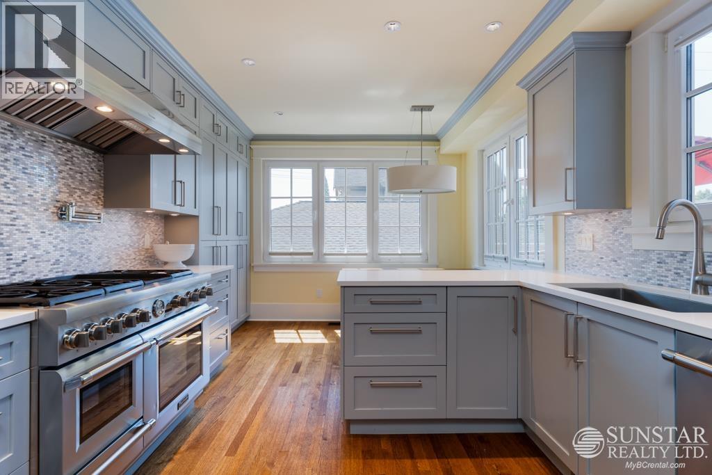 2500 W 37TH AVENUE, Vancouver