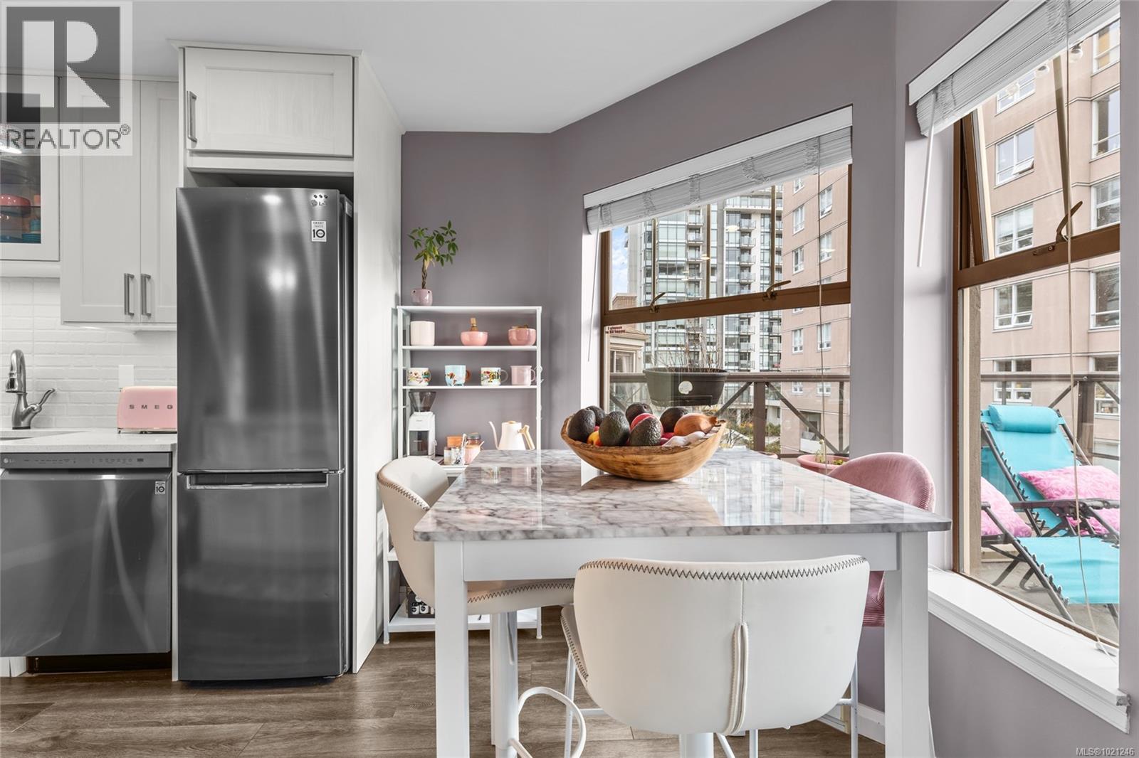 404 935 Johnson Street, Victoria