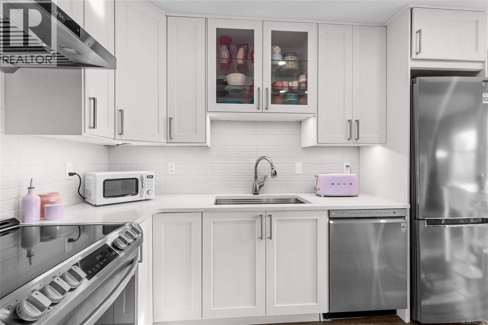 404 935 Johnson Street, Victoria