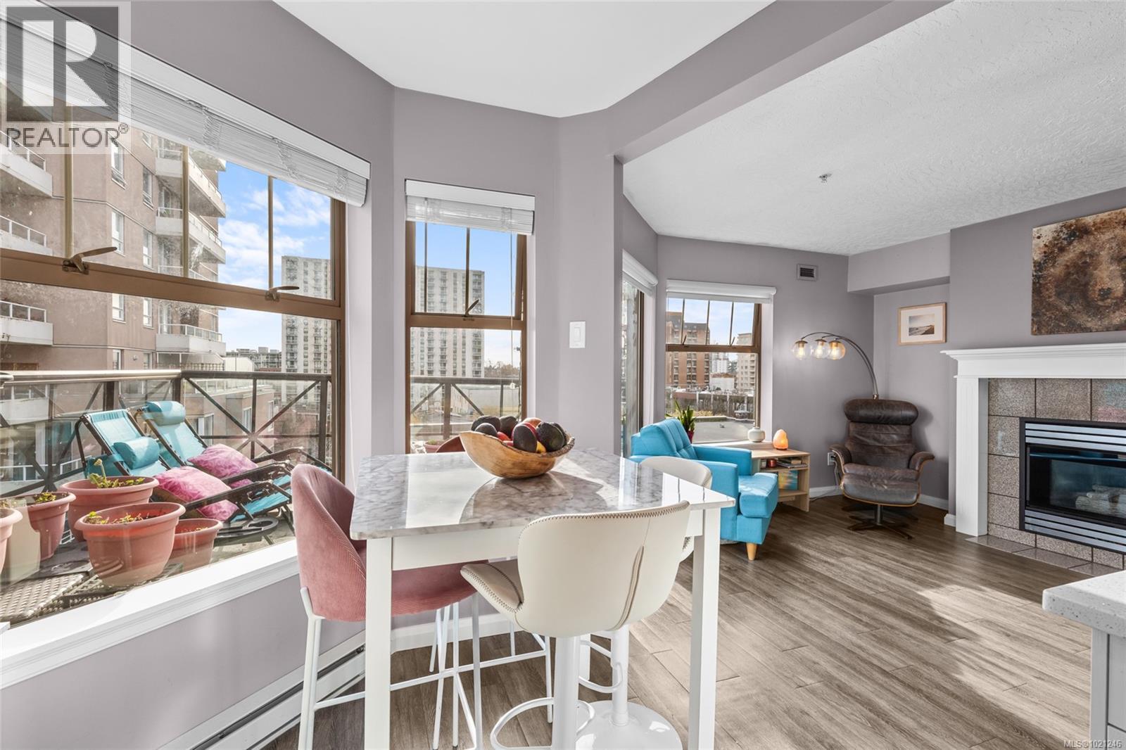 404 935 Johnson Street, Victoria