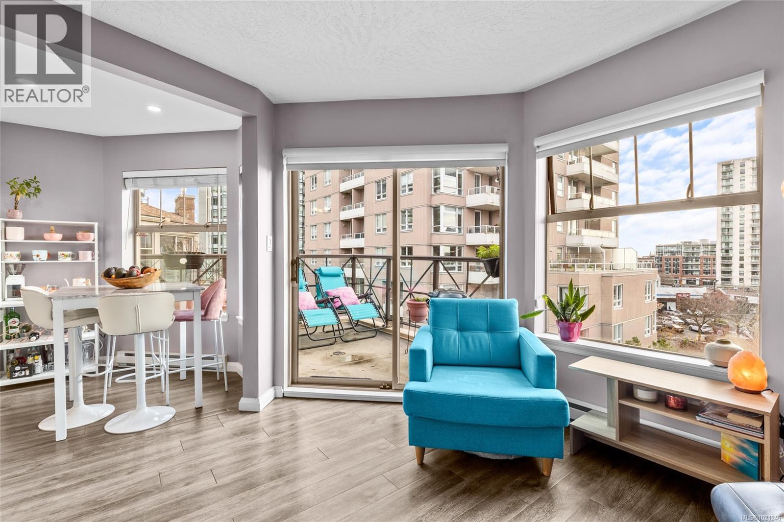 404 935 Johnson Street, Victoria