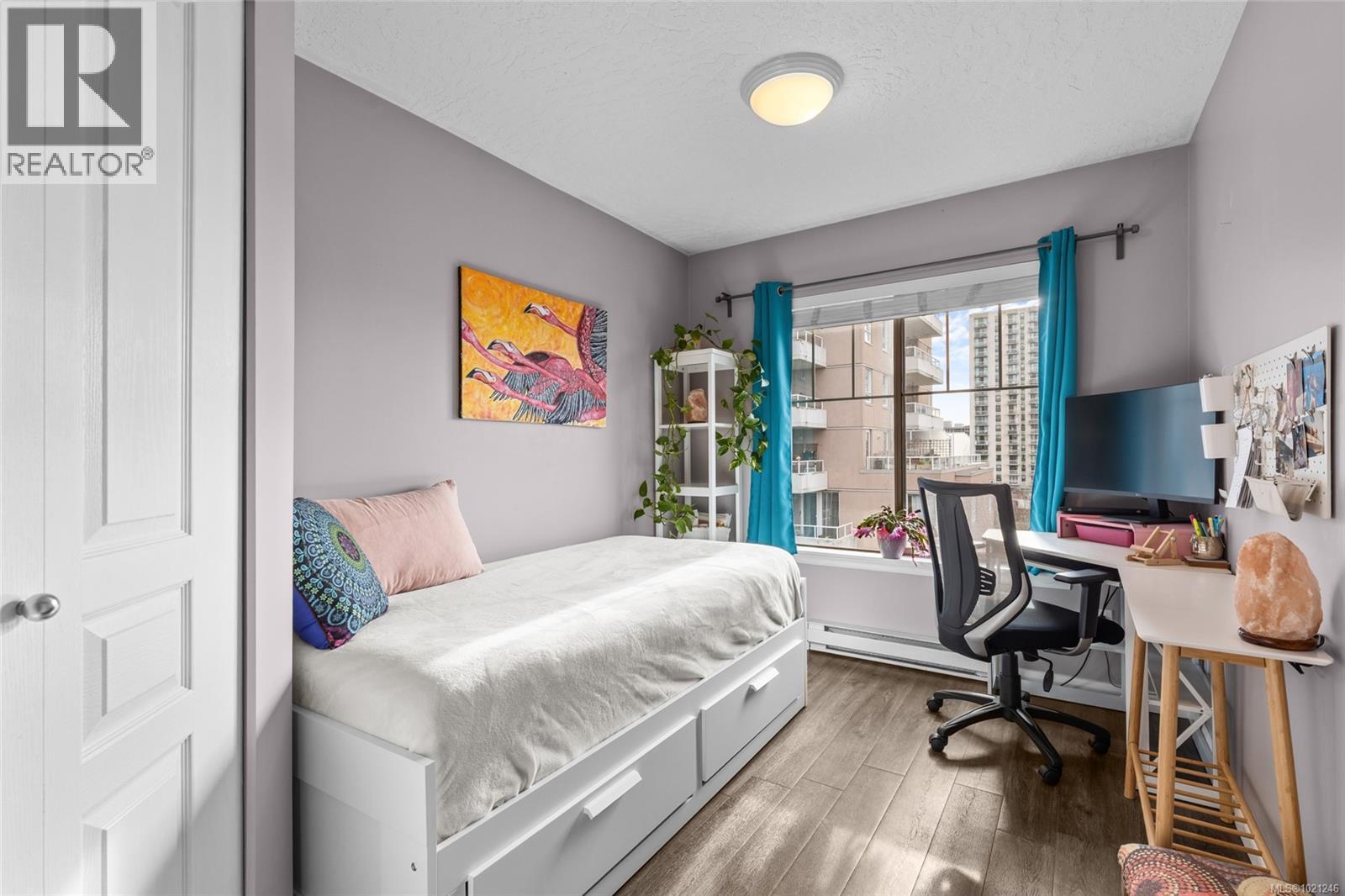 404 935 Johnson Street, Victoria