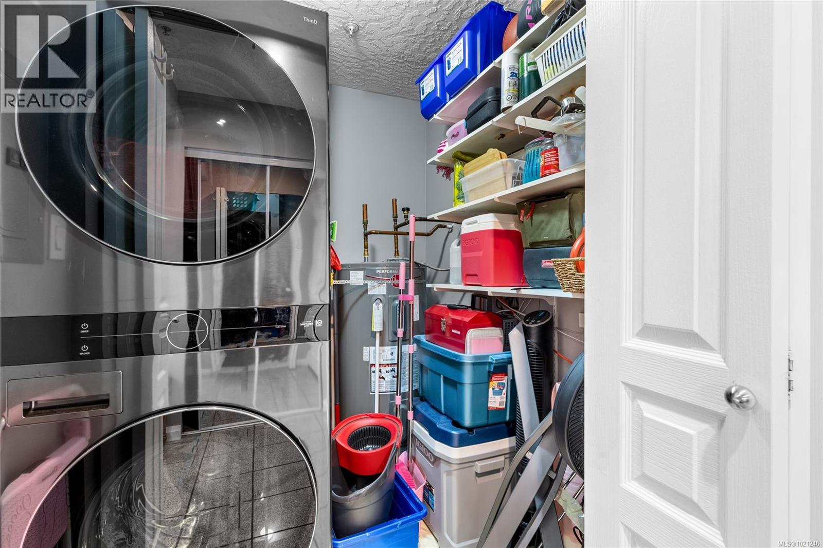 404 935 Johnson Street, Victoria