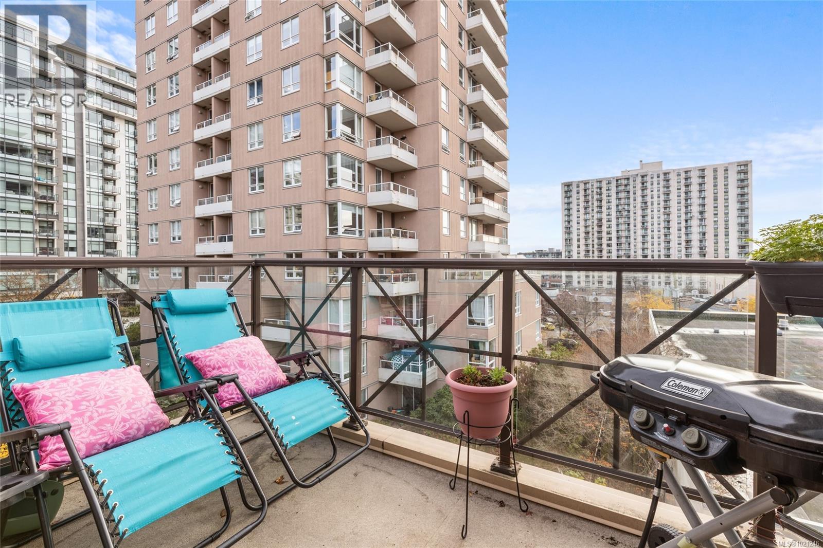 404 935 Johnson Street, Victoria